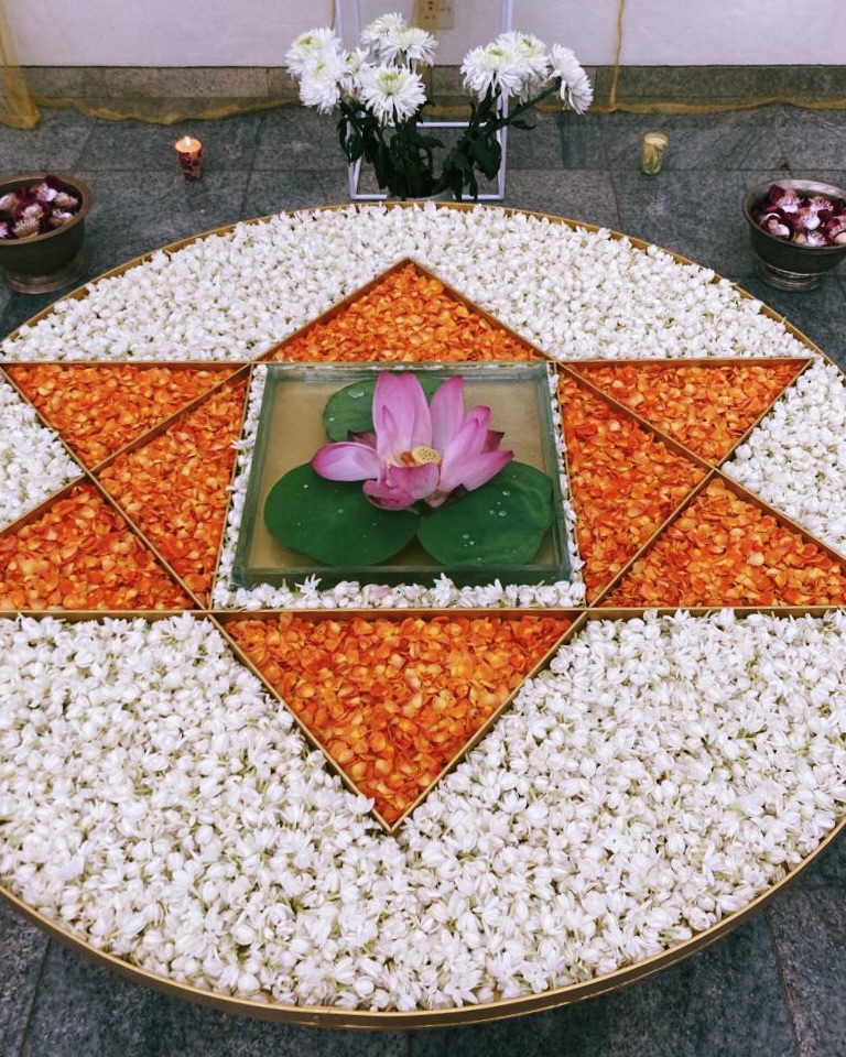 LÓTUS NO MATRIAMANDIR